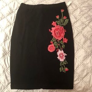 Embroidered Bodycon skirt